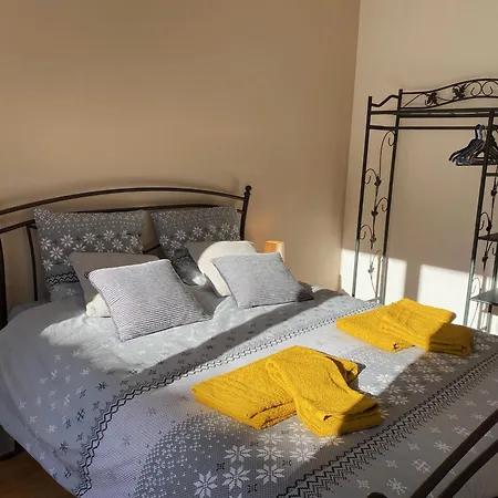 Parking Prive Gratuit, Balcon, 2 アパート *