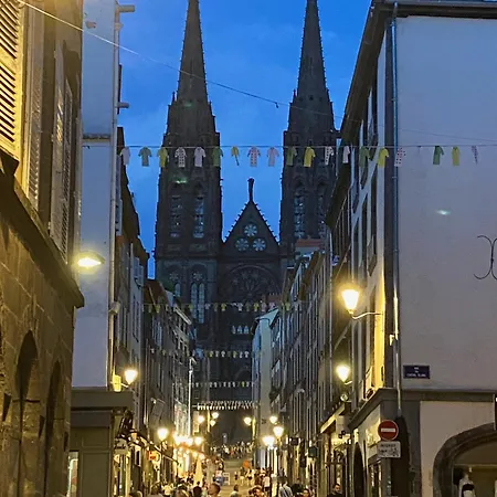 Parking Prive Gratuit, Balcon, 2 アパート *