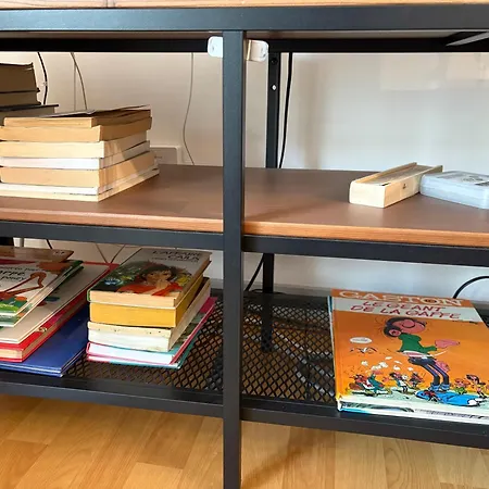 Parking Prive Gratuit, Balcon, 2 アパート *